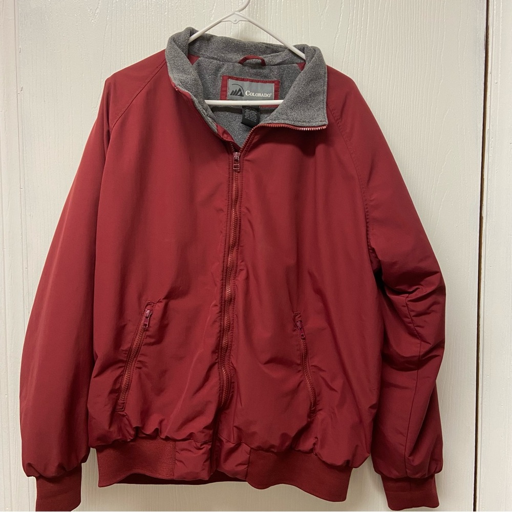 🎯 Colorado men’s mid-weight winter jacket. Maroon color. Size L.